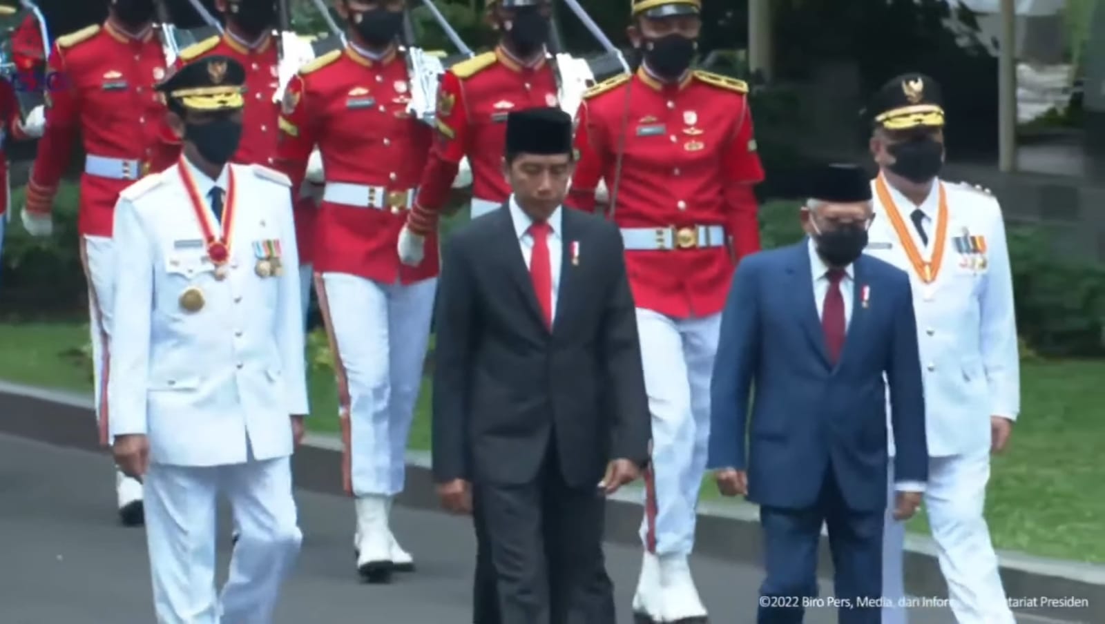 Kirab jelang pelantikan Sultan dan Paku Alam menjadi Gubernur dan Wagub DIY 2022-2027 (foto: ist)