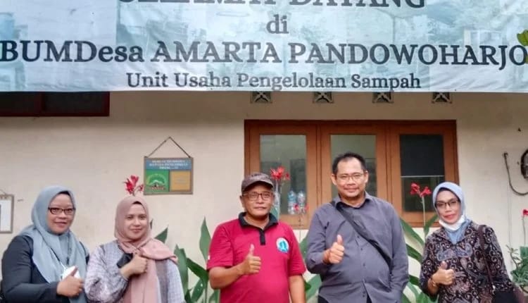 Agus Setyanta (kaus merah) bersama CEO Bernas dan Rektor Universitas Mahakarta Asia (pertama dari kanan) bertemu untuk menjalin kerjasama