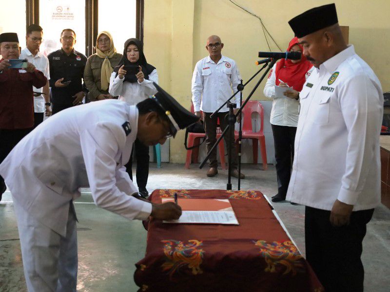 Pelantikan PAW Kepala Desa Purwajaya Adi Sucipto.(Foto: Dok. Istimewa).