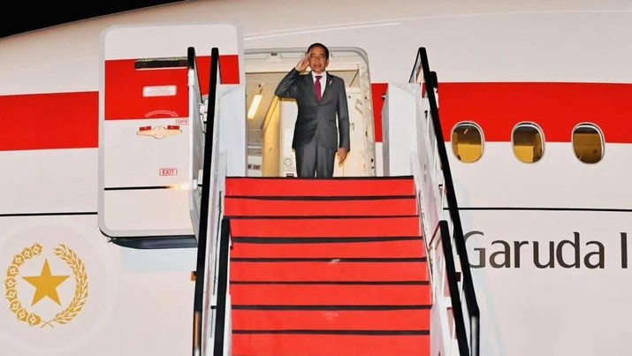 Foto: Presiden Joko Widodo (Jokowi) perdí dari Bandara Internasional Juanda, Sidoarjo, Jawa Timur menuju Riyadh, untuk lawatan kenegaraan ke Arab Saudi dan Amerika Serikat. (Tangkapan layar Instagram @jokowi)