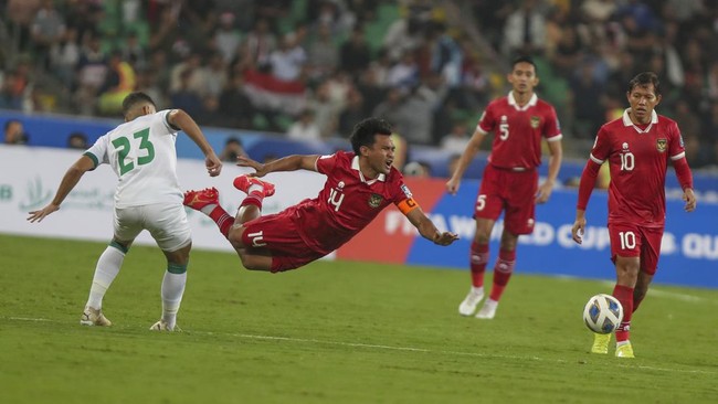 Pelatih Irak waspadai kebangkitan Timnas Indonesia. (AP/Nabil al-Jurani)